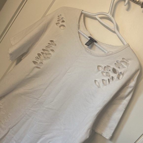 White ripped men’s tee - Picture 2 of 5